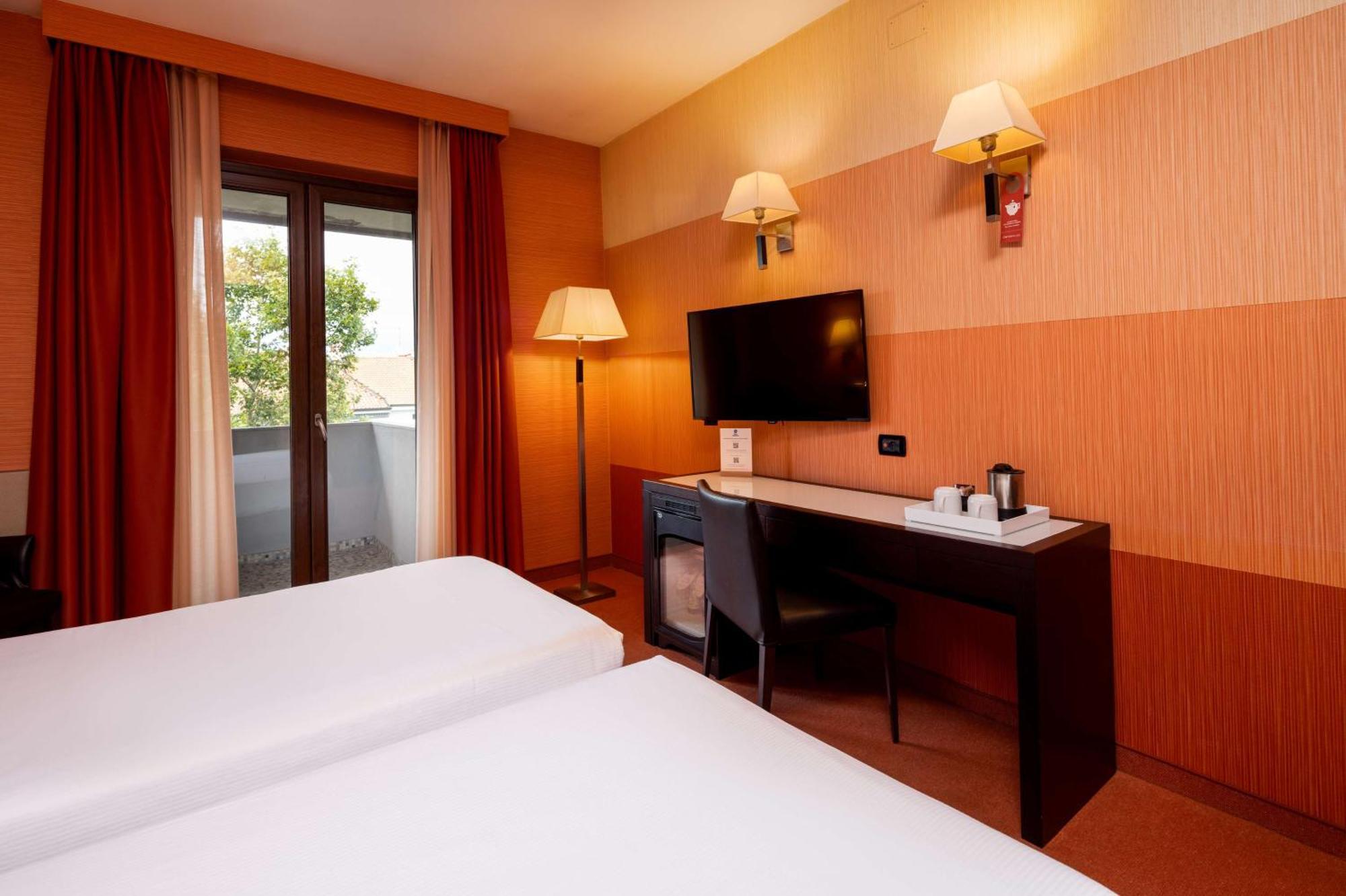 Best Western Gorizia Palace Bagian luar foto
